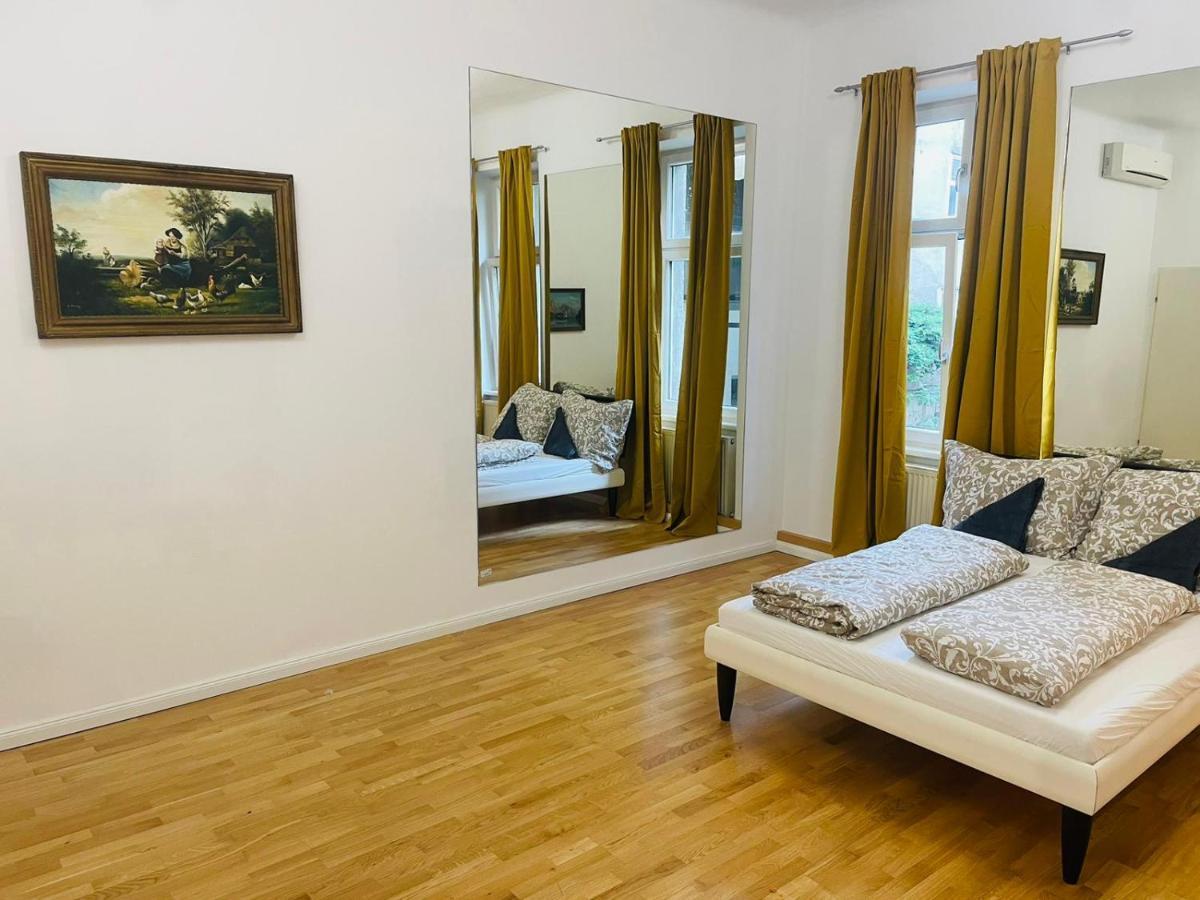 Direct City Center-Privat Rooms-5 Minutes Mariahilferstrasse Vienna Exterior photo