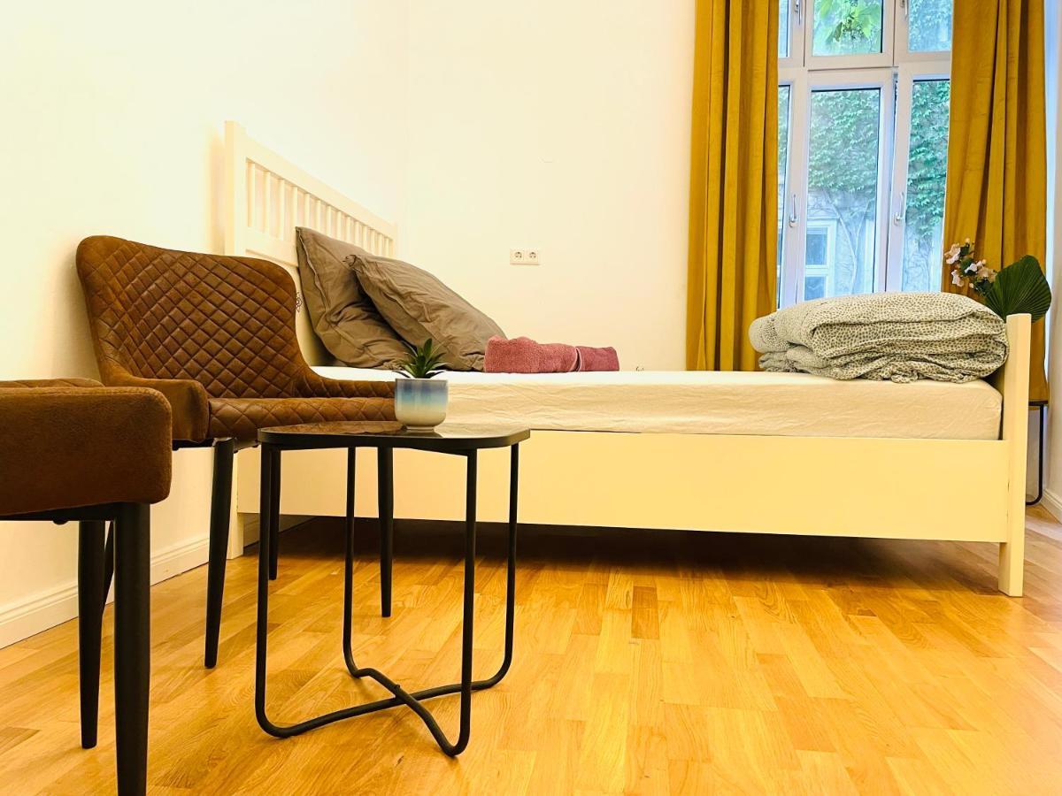 Direct City Center-Privat Rooms-5 Minutes Mariahilferstrasse Vienna Exterior photo